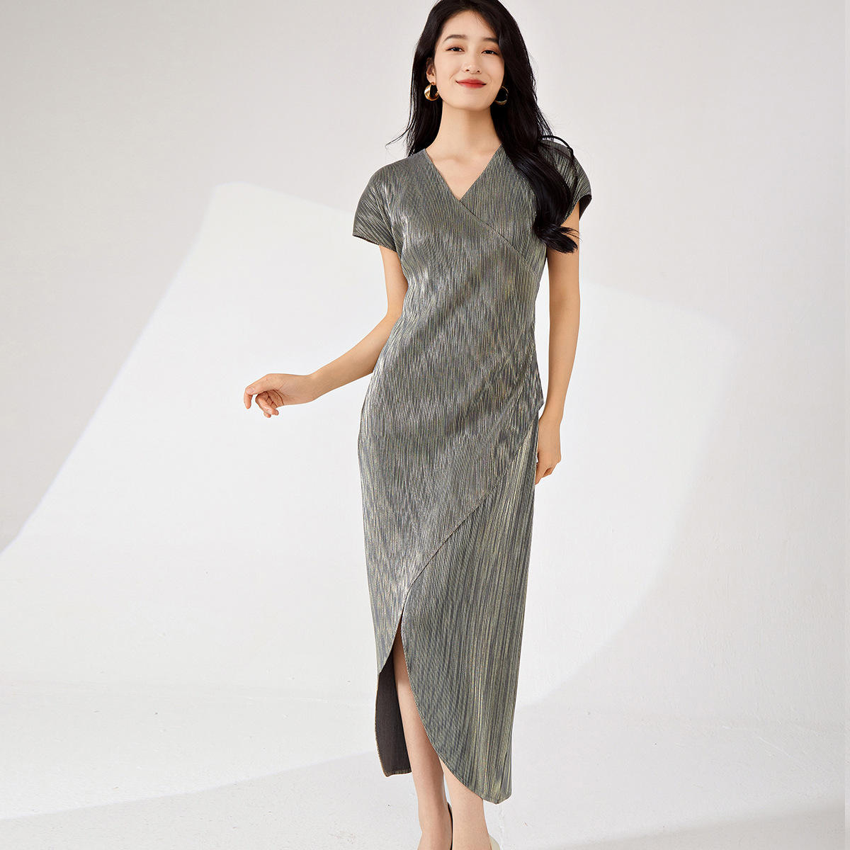 สีเทาเข้ม