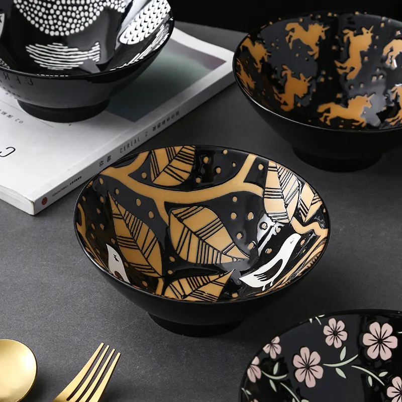 Nuovo modello di ciotola per ramen in ceramica per uso domestico in stile giapponese