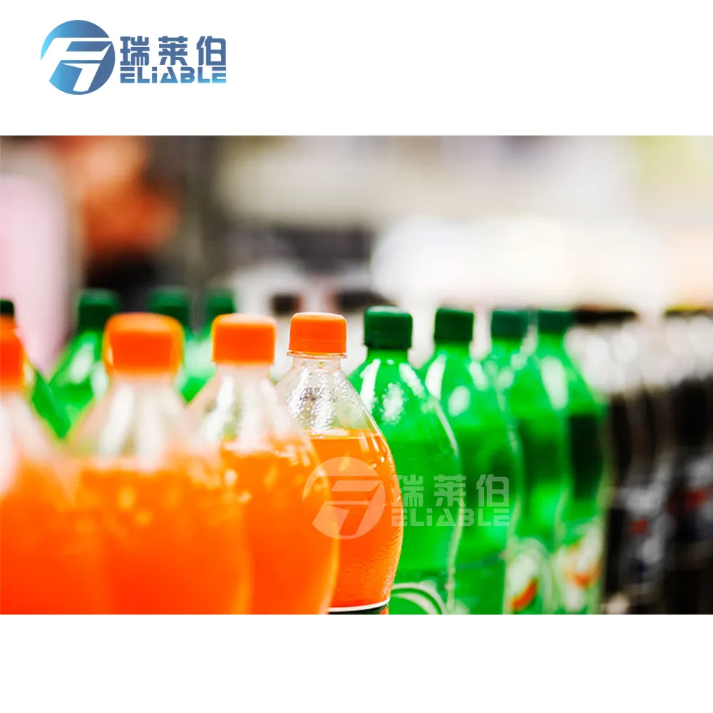 ماكينة صنع وتعبئة الزجاجات البلاستيكية للمياه المكربنة والمشروبات على نطاق صناعي صغير