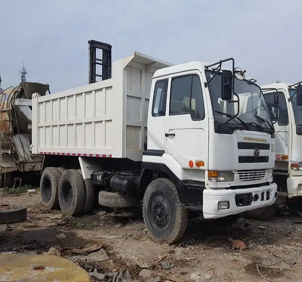 Camión de basura de alta calidad CWB459 Nissan UD usado 6x4, Japón, en venta