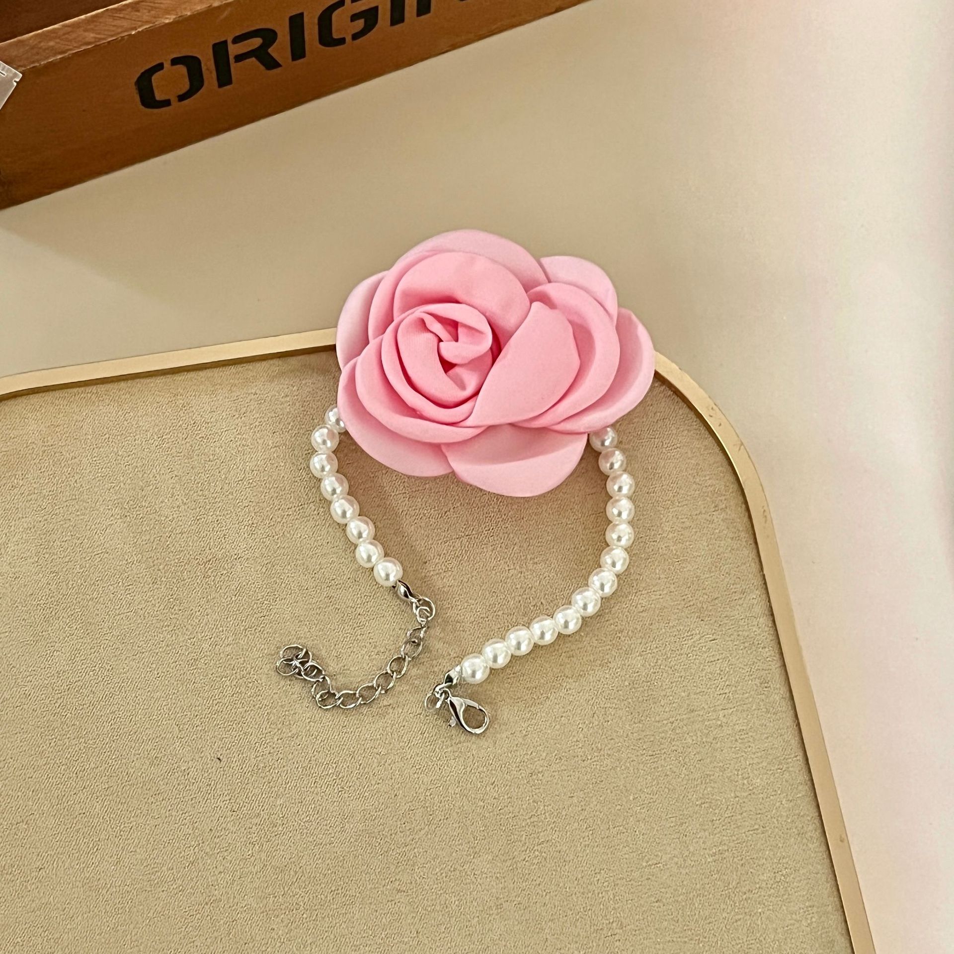 สร้อยข้อมือมุกดอกกุหลาบสีชมพู-a3565
