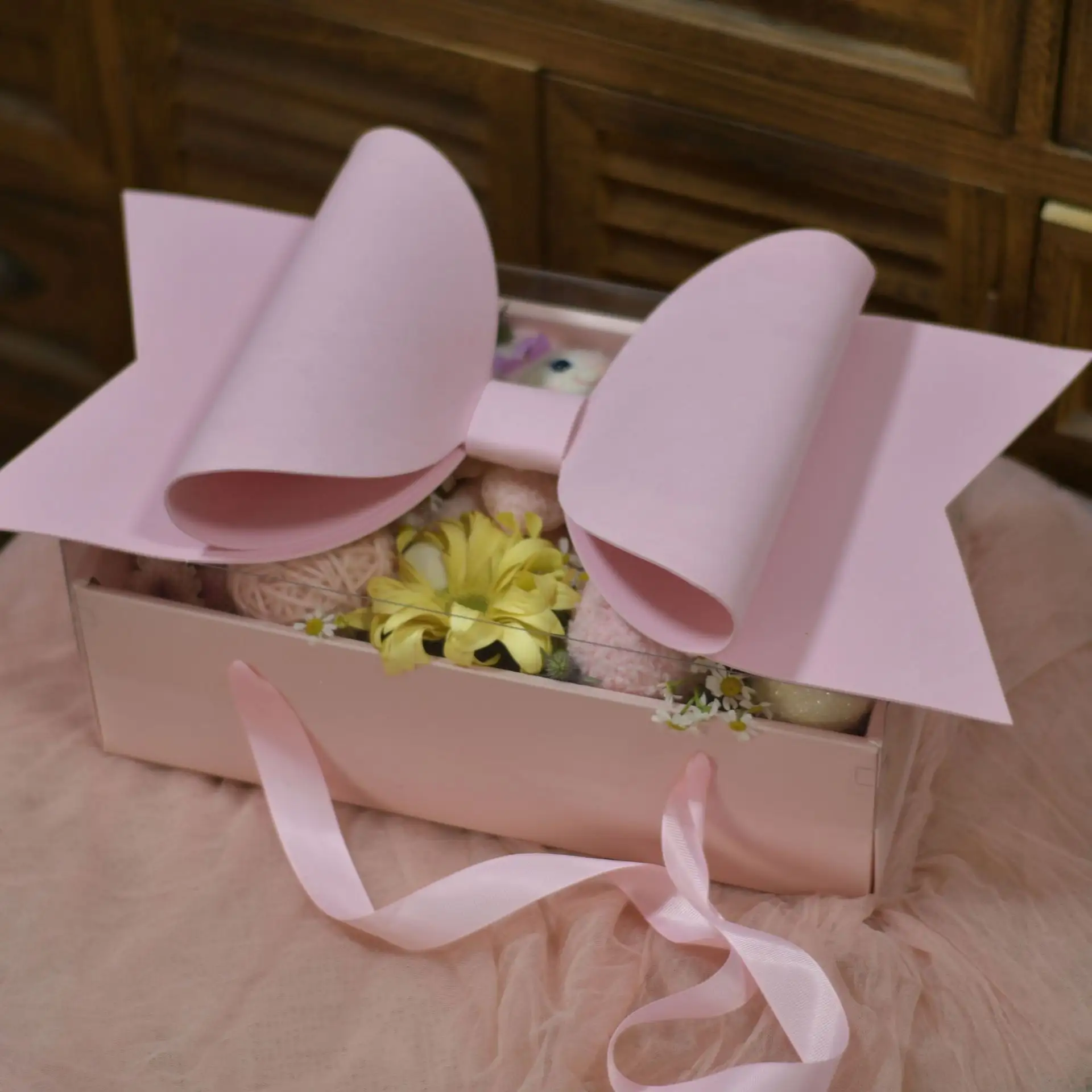 Vente en gros de boîte de faveur de mariage RTS grande boîte de cadeau de fruits de fleur de bonbon panier de cadeau boîte de fleur de PVC de luxe de tiroir d'arc avec le couvercle transparent