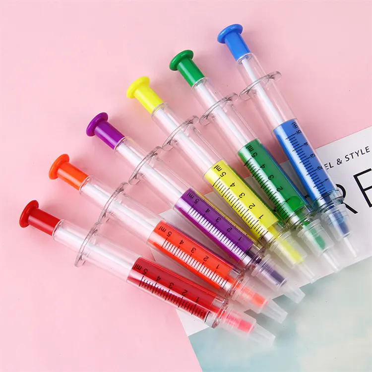 Bolígrafo marcador de punta plana promocional coloreado con forma de jeringa con resaltador