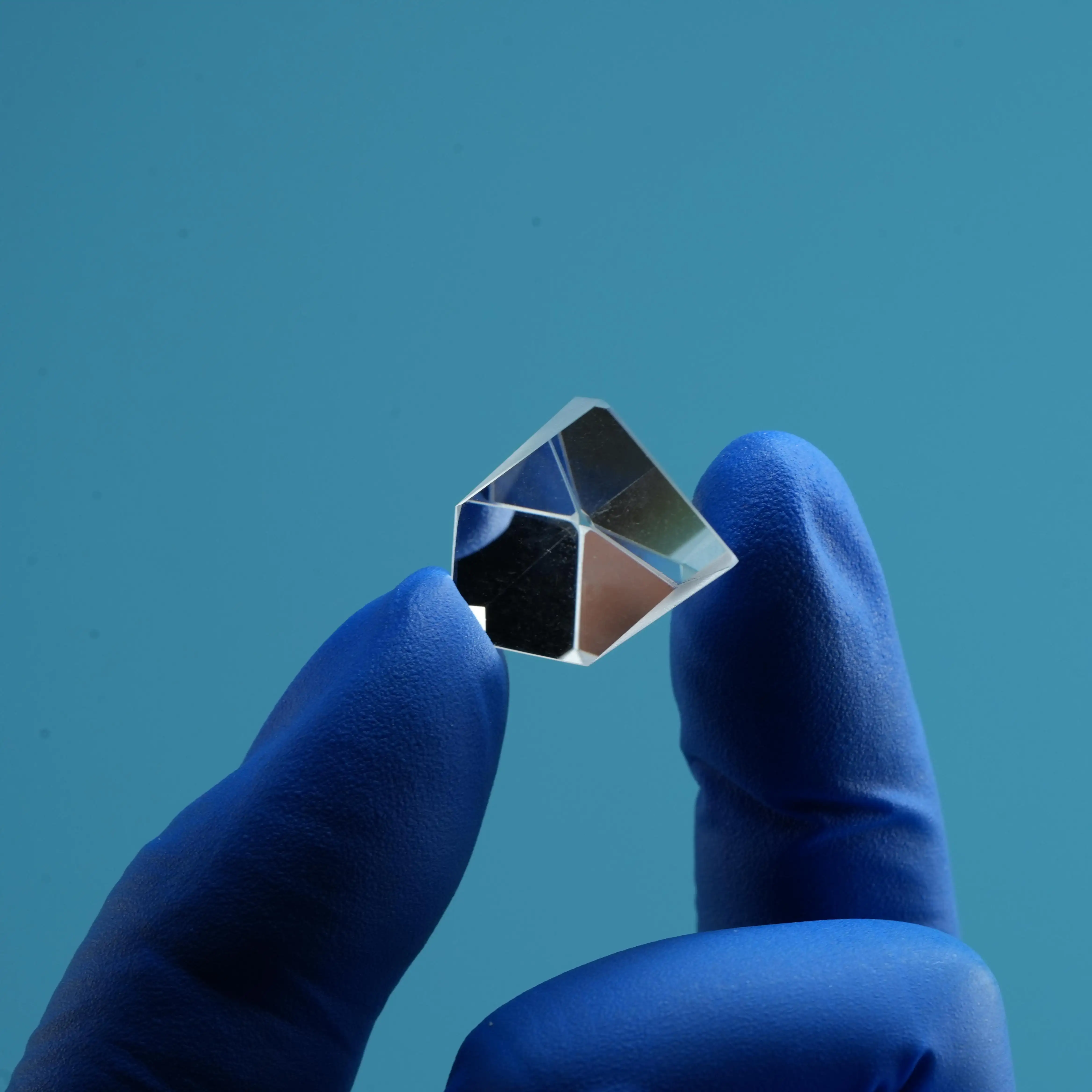 Pabrik kustom presisi tinggi optikal BK7 kaca UV menyatu silika Penta prisma dengan lapisan AR dan lukisan hitam