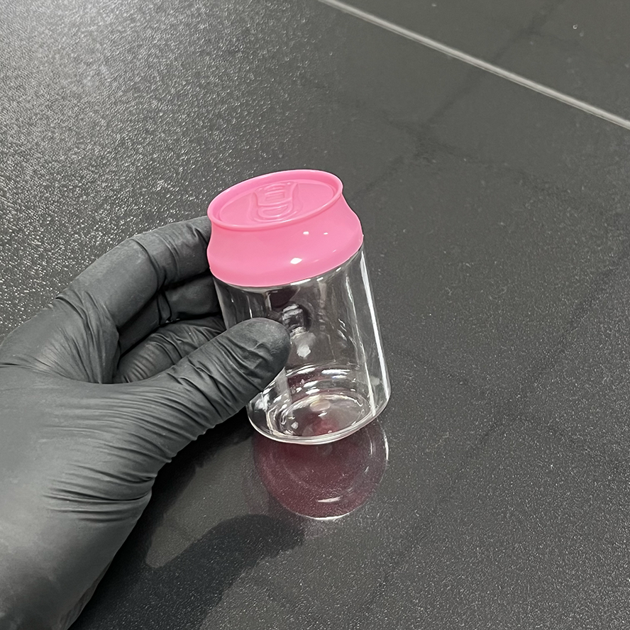 Botella transparente con tapa rosa
