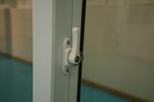 Kaymak PVC pencereler kasırga geçirmez UPVC standart basit tasarım cam pencere çerçevesi PVC UPVC çift camlı sürgülü pencereler - Product Image 5