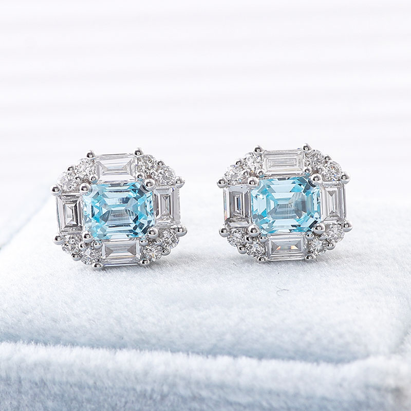 Boucles d'oreilles à clous en or massif 10 carats avec saphir de laboratoire.