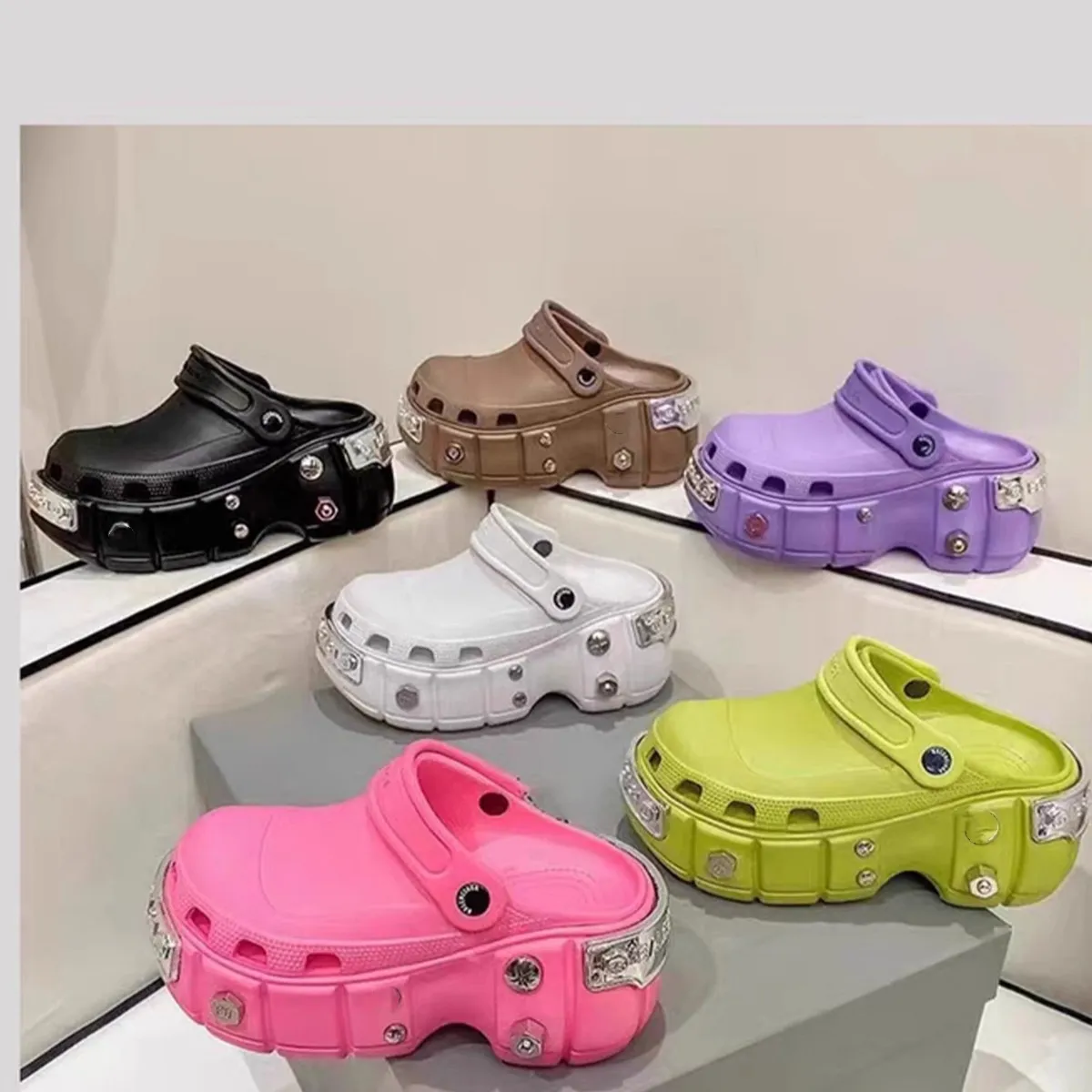 Novo rebite unisex cunhas buraco sapatos Eva chinelos sola grossa verão tamanco dedo do pé fechado sandália casual