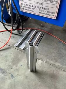 1.2Mm-2.5Mm Dikte Z275 Gegalvaniseerd Metaal Druif <span class=keywords><strong>Trellis</strong></span> Wijnstok Hek Paal C Profiel Stalen Wijngaard Post Rolvormmachine Plc - Product Image 4