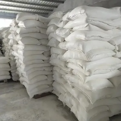 A fábrica de derretimento de neve vende diretamente grande estoque de sal industrial triturado