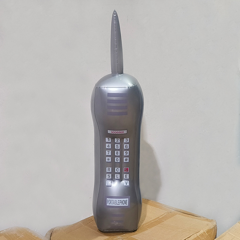16 Téléphone argenté