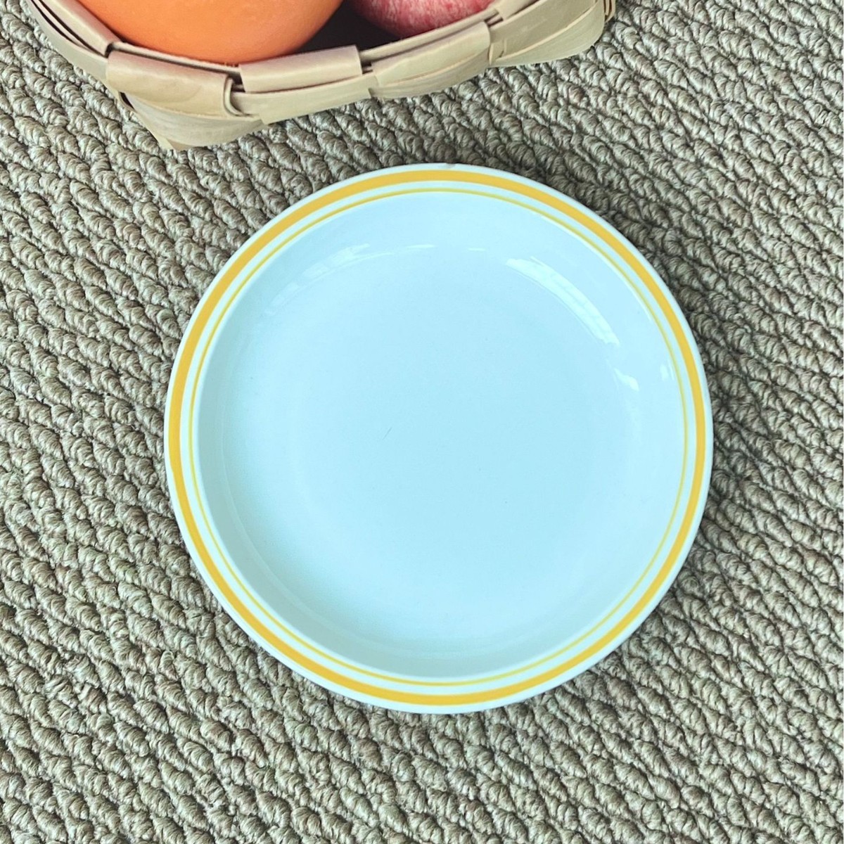 Plato retro pintado a mano de 6 pulgadas - borde amarillo
