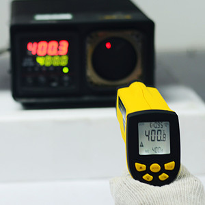 HOLDPEAK HP-1300 Sensor de temperatura infrarrojo Pantalla LCD de plástico-50 ~ 1300 ℃ Relación de distancia 16:1 Uso en exteriores Personalización OEM - Product Image 6