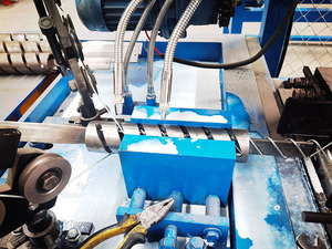 Máquina de fabricación de cercas de malla de alambre, totalmente automática, doble manual, Diamante Gi, precio de fábrica - Product Image 4