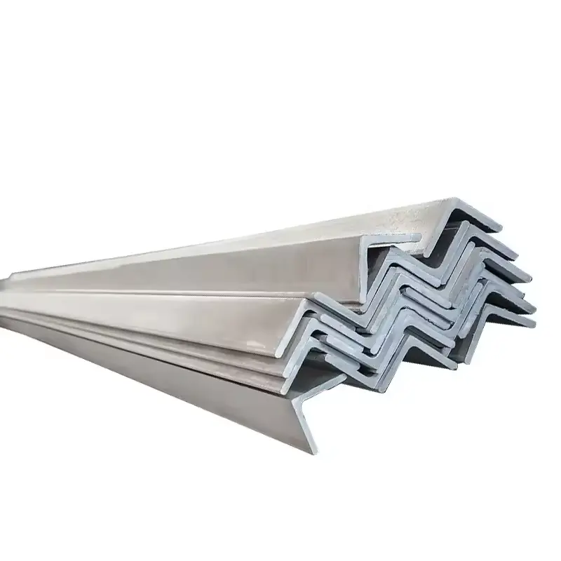 Acero de ángulo perforado galvanizado laminado en caliente 135 grados 50*50*5mm propiedades barras tamaños