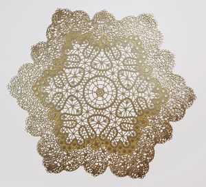 定制金银聚氯乙烯餐桌垫镂空圆形餐垫经典风格厨房婚礼经典餐垫 - Product Image 4