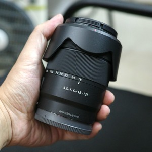 Stokta Sonys E 18-135mm F/3.5-5.6 <span class=keywords><strong>OSS</strong></span> Zoom objektifi