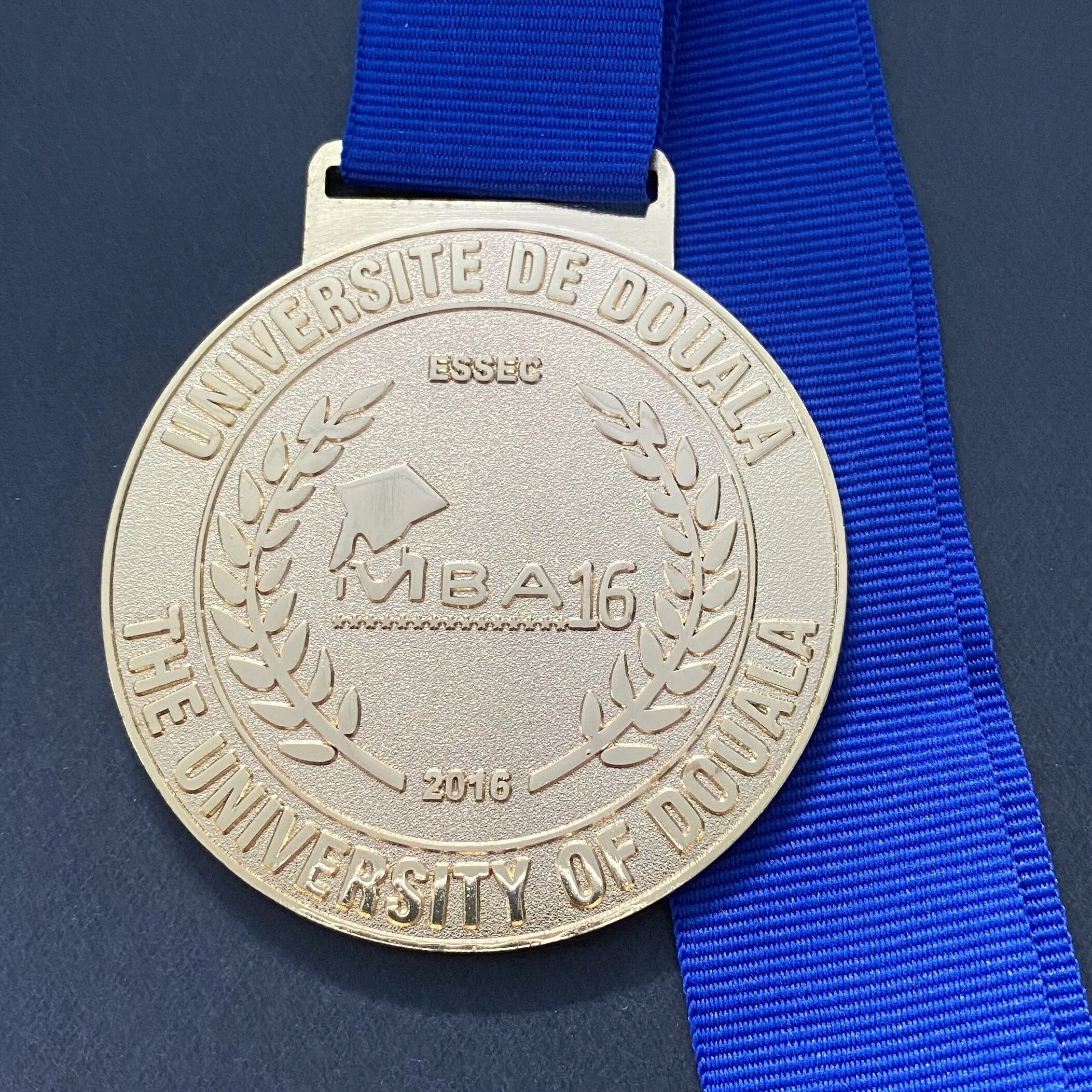 カスタムスターメタル製造ESSECMBA大学卒業メダルとトロフィー