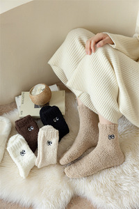 Thời Trang Mùa Đông Ấm Áp Của Phụ Nữ Fluffy Crew Vớ Trong Nhà Nhà Mờ Ống Ấm Cúng Hàng Ngày Bán Buôn Spandex/Polyester Dày - Product Image 6