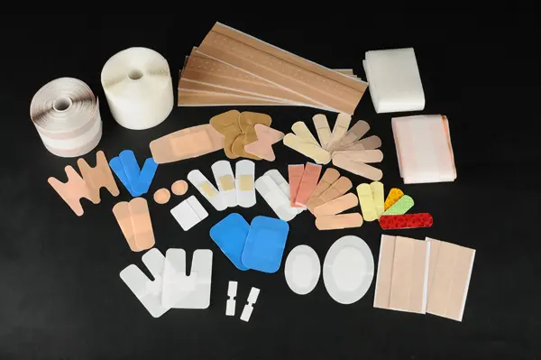Colore personalizzato disponibile per fasciatura adesiva per dita con toni diversi della pelle umana
