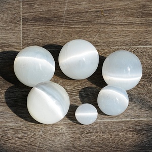 Doğal selenit fas şeffaf alçı kristal top cilalı Feng Shui enerji taşı küp şeklindeki ham taş selenit küre - Product Image 1