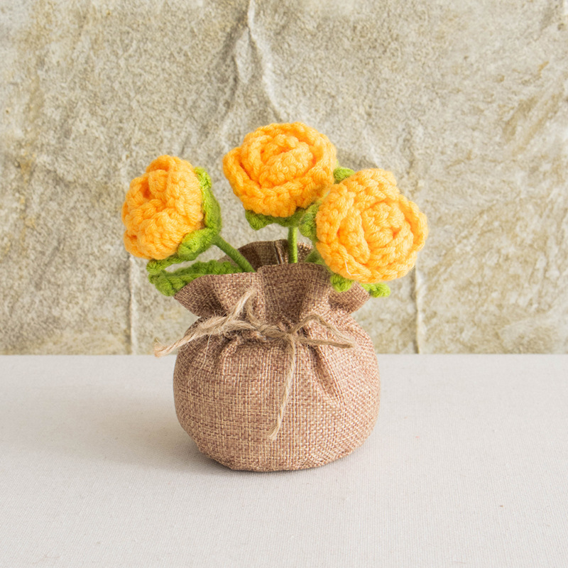 Bolsa de la suerte con 3 rosas naranjas.