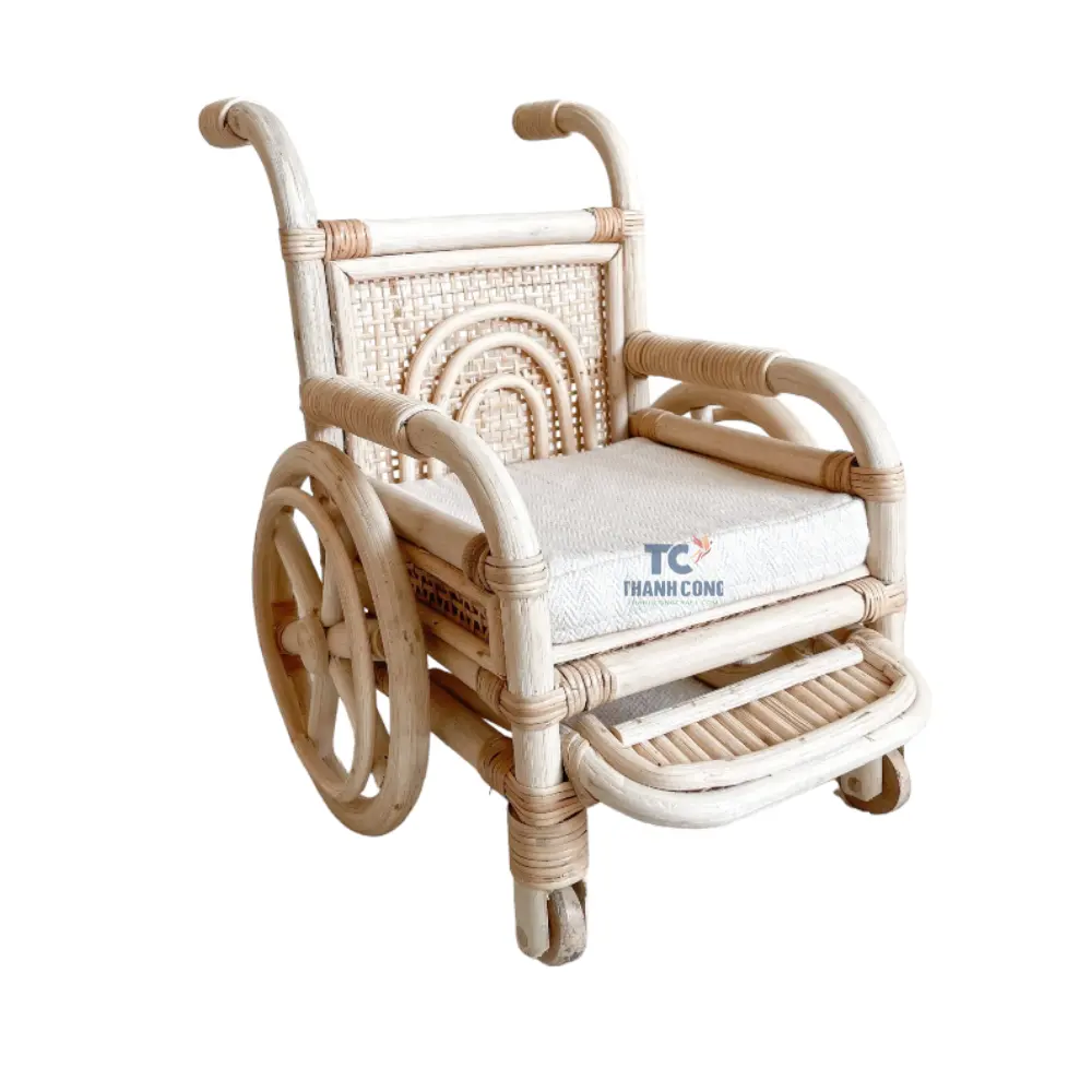 Nuevo diseño, muñeca personalizada, silla de ruedas de ratán, silla de ruedas de juguete, juguetes biodegradables ecológicos, materiales de ratán naturales