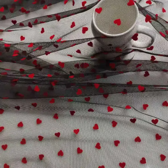 Vêtement flocage motif coeur maille chaîne tricot polyester maille tissu pour robe