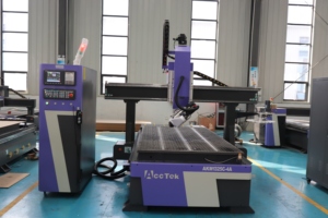 4轴数控路由器ATC akm1325-4a，带90个摆动主轴，用于雕刻圆柱形物体木材泡沫塑料1300 * 2500毫米 - Product Image 2