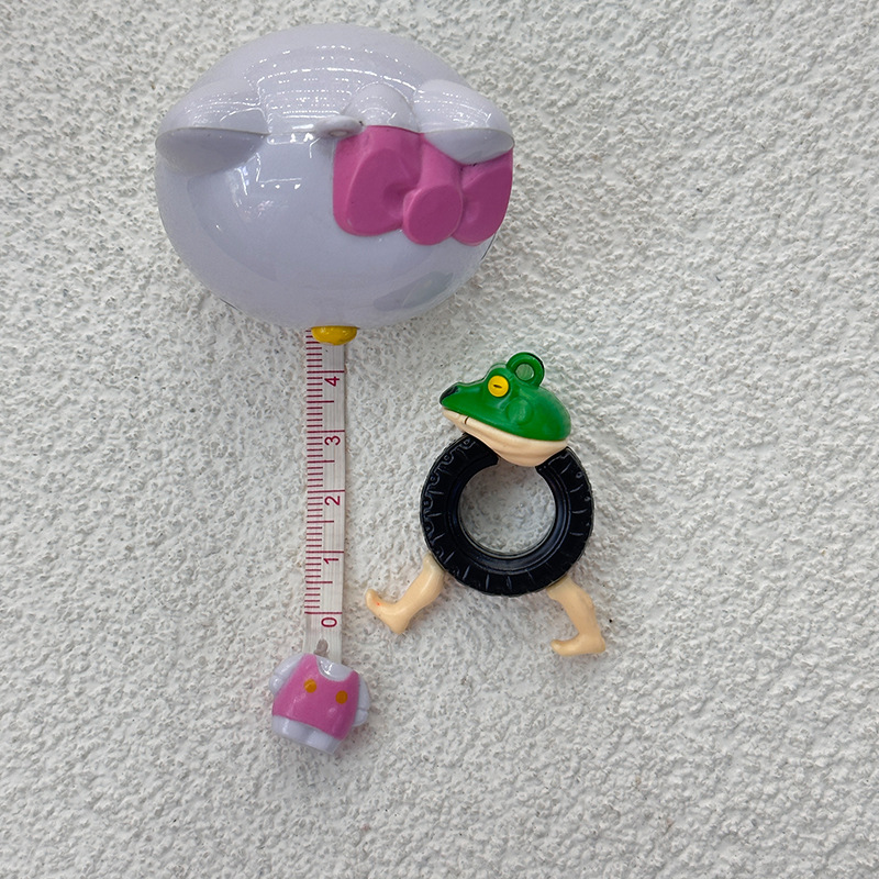 Petit crocodile en pneu