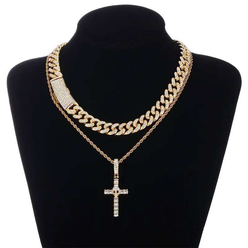 2023 Hete Verkoop Iced Fancy Fashion Full Drill Legering Sieraden Baguette Zirkoon Skull Cross Hanger Met Ketting Ketting Set