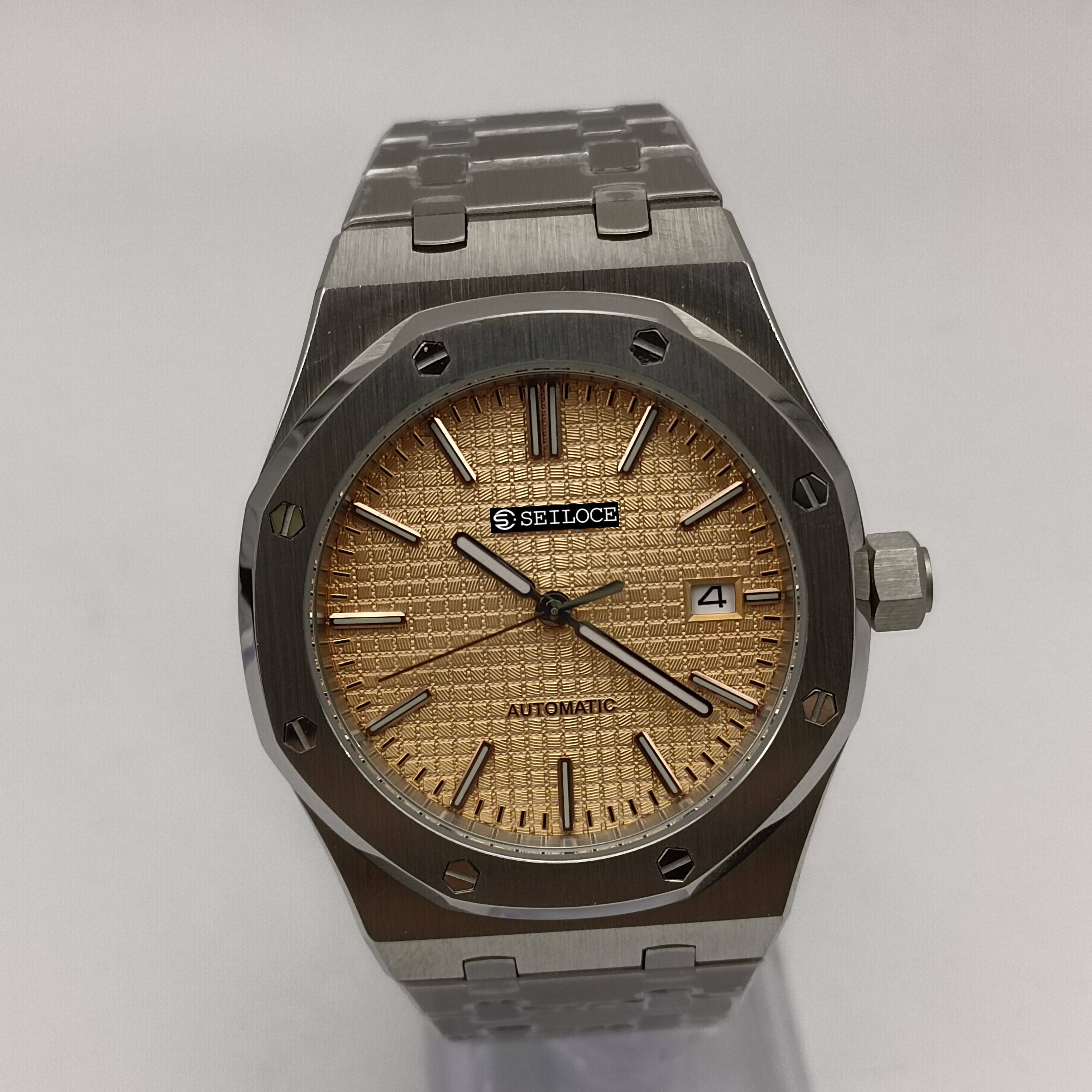 Boîtier argenté + cadran orange