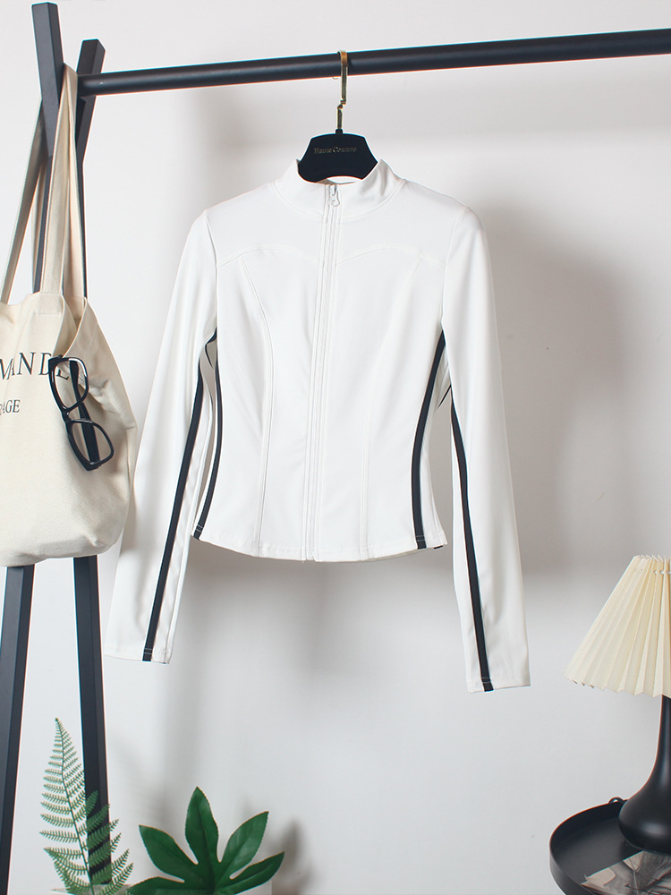 เสื้อคลุมสีขาว