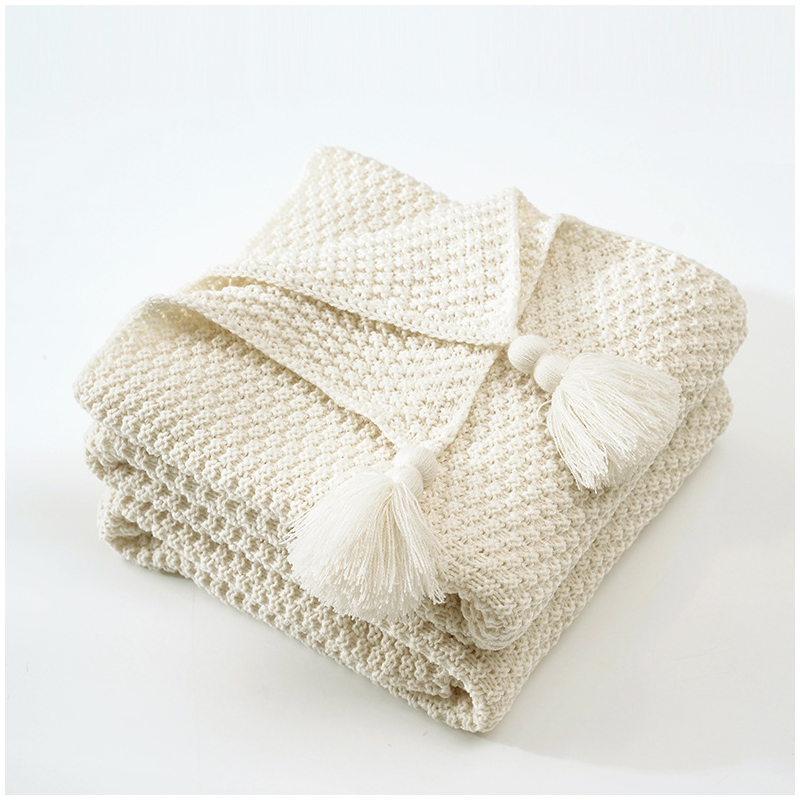 Beige avec pompon