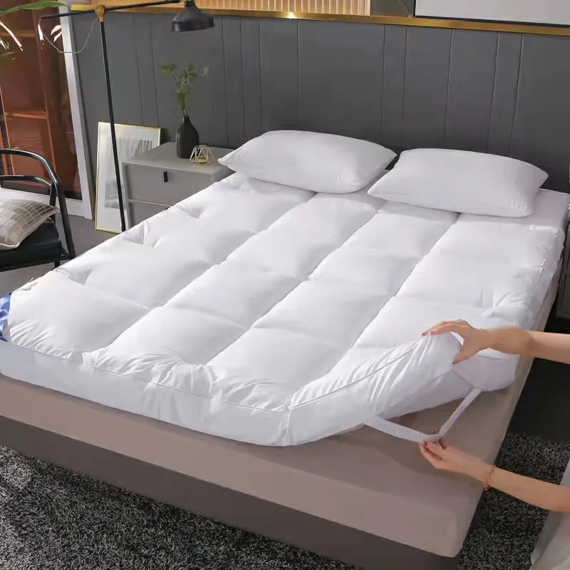 Materasso su misura del microfibra del letto di dimensione del topper del materasso del poliestere 100% per l'hotel domestico