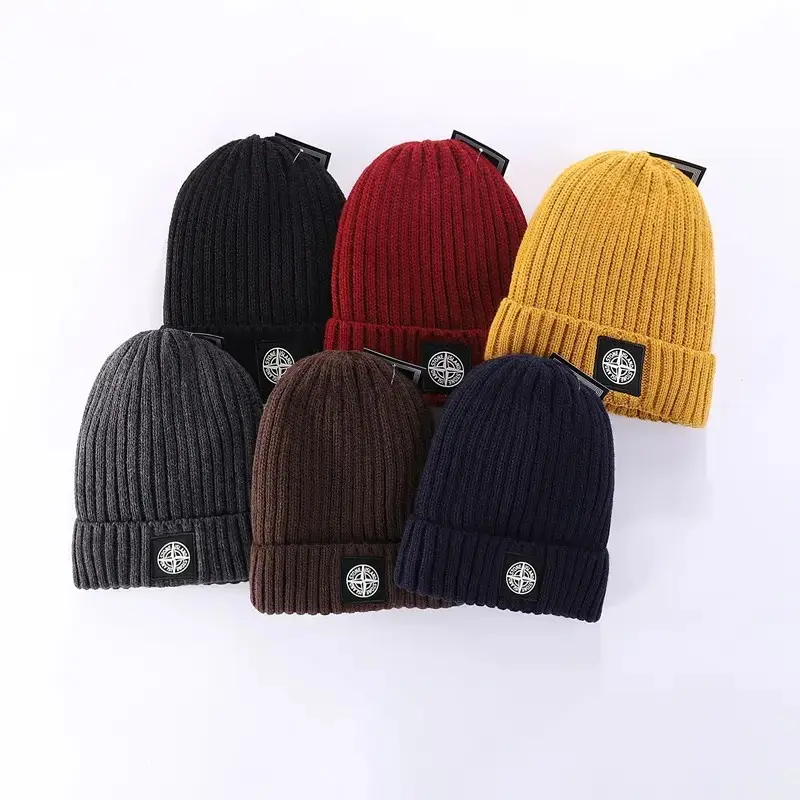 Berretto alla moda da uomo con fodera in pelliccia sintetica berretto invernale con Logo Patch personalizzato con cappuccio nero