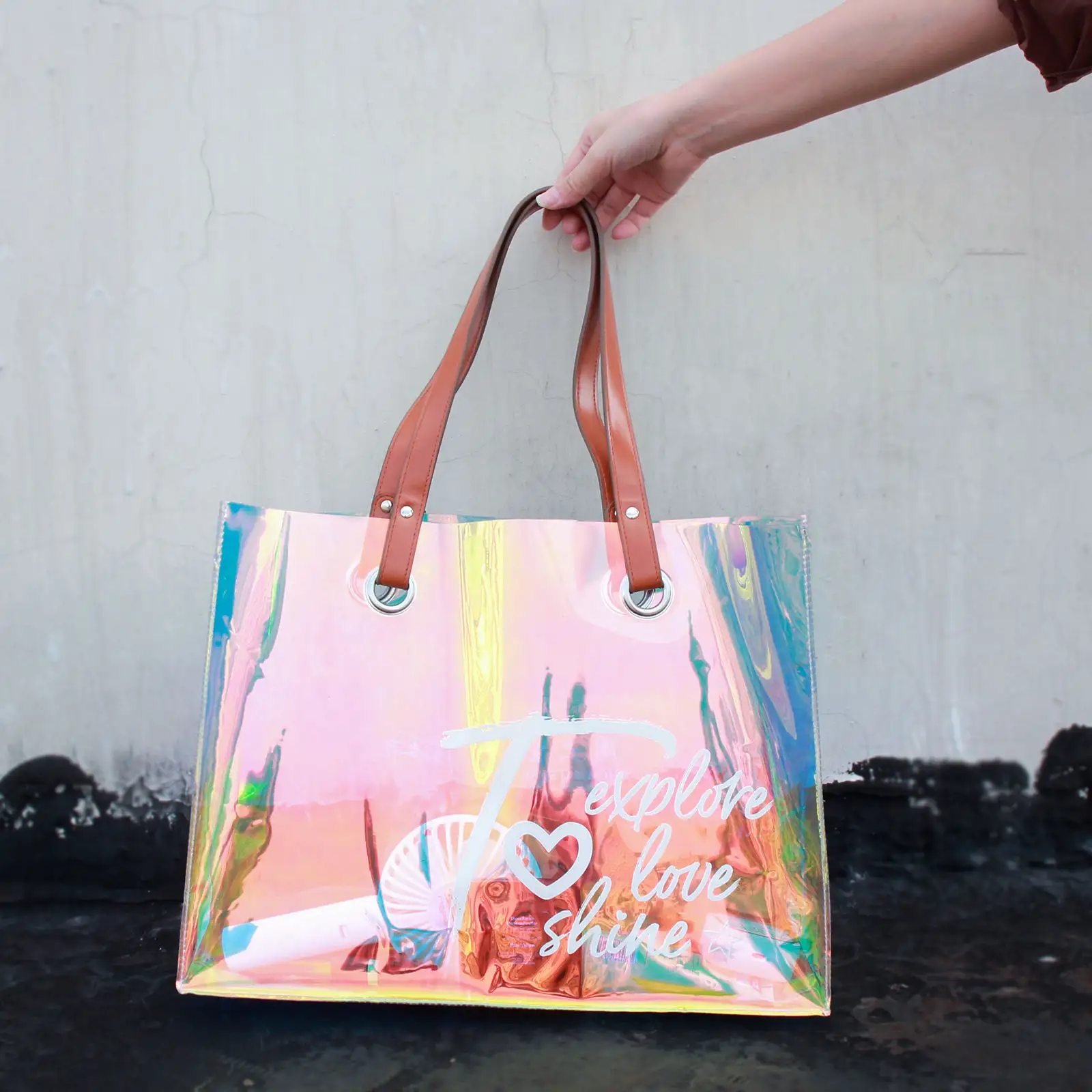 2023 Large Fashion Rainbow PVC Handbag Holographic Iridescent Tote Bag With Handle for Beach Sports