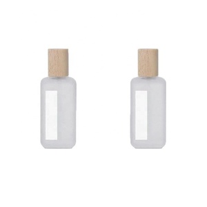 Özelleştirilmiş 30 ml 50 ml 100 ml buzlu düz kare boş lüks ahşap kapak cam parfüm şişesi - Product Image 5