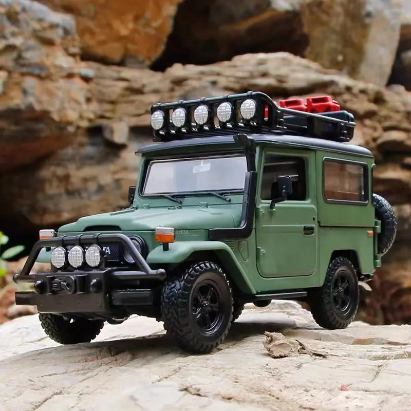 Motormax 1:24 Toyota FJ40 Land Cruiser aleación simulada modelo de coche colección pantalla Gft juguete al por mayor