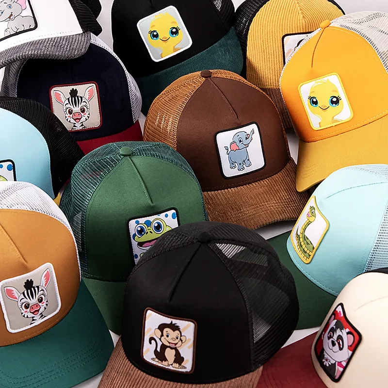Stile personalizzato all'ingrosso di alta qualità 5 pannelli animali ricamo Patch Logo Gorras maglia cappellini camionista cappello