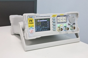 FY6900 Industrial Arbitrary Wave Gen - 99 Wellenformen und PSK-Modulation für QA-Tests