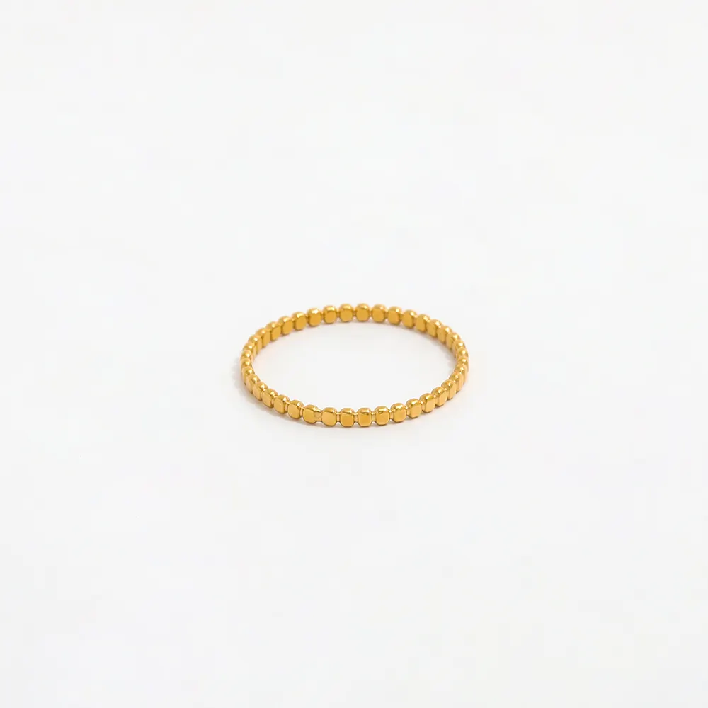 Venta al por mayor no se decolora impermeable mínimo 18K chapado en oro delicado banda oblato anillos de acero inoxidable para las mujeres