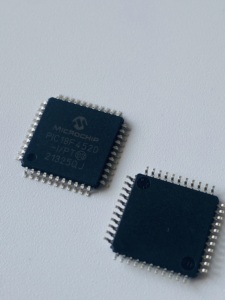 Düşük maliyetli 8 Bit mikrodenetleyici Mcu çip Tqfp-44 Pic18F4520-I/Pt elektronik bileşen malzemeleri