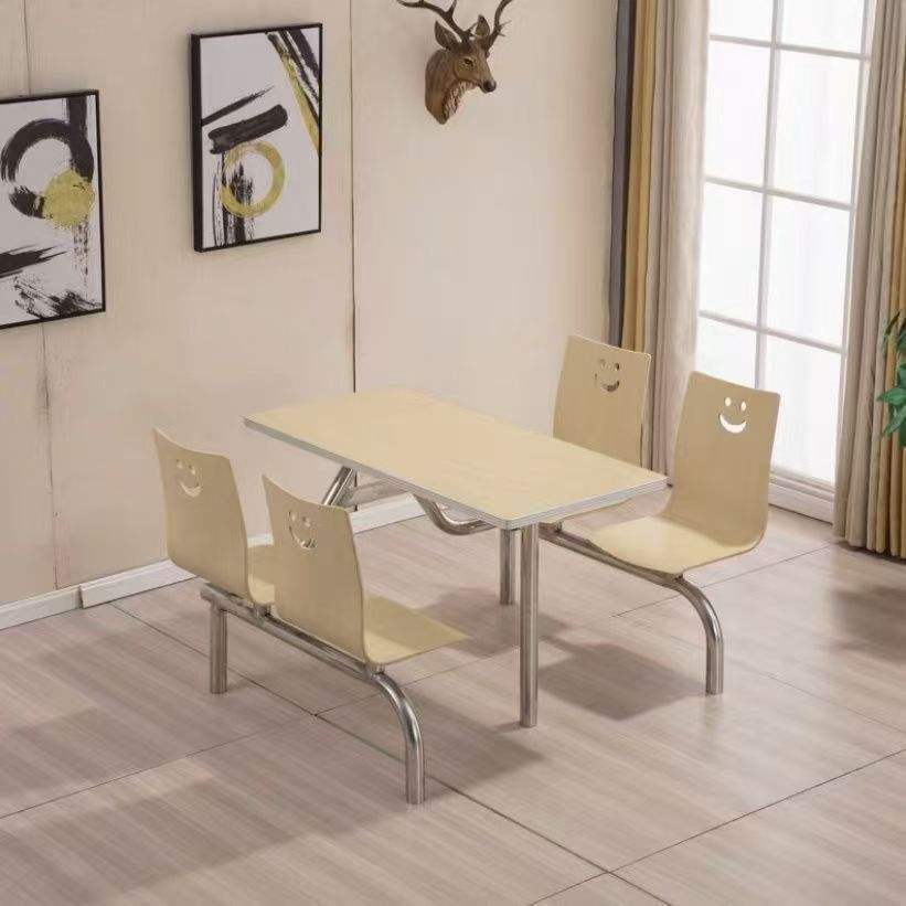 Marco plateado lateral de cuatro plazas.