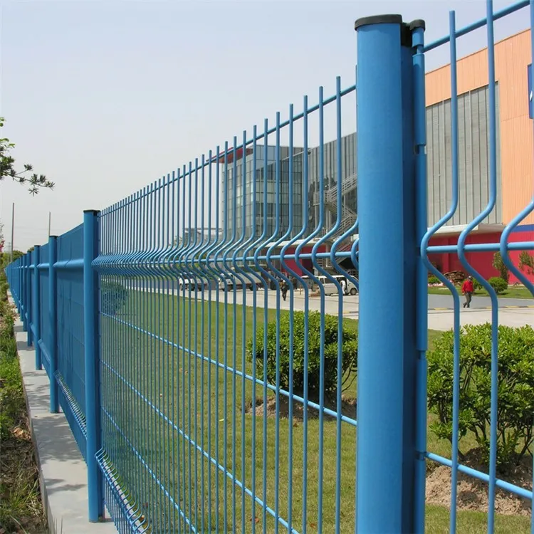 Fabricant de haute qualité de protection de sécurité de mur latéral de clôture en treillis métallique soudé en PVC incurvé triangulaire 3D