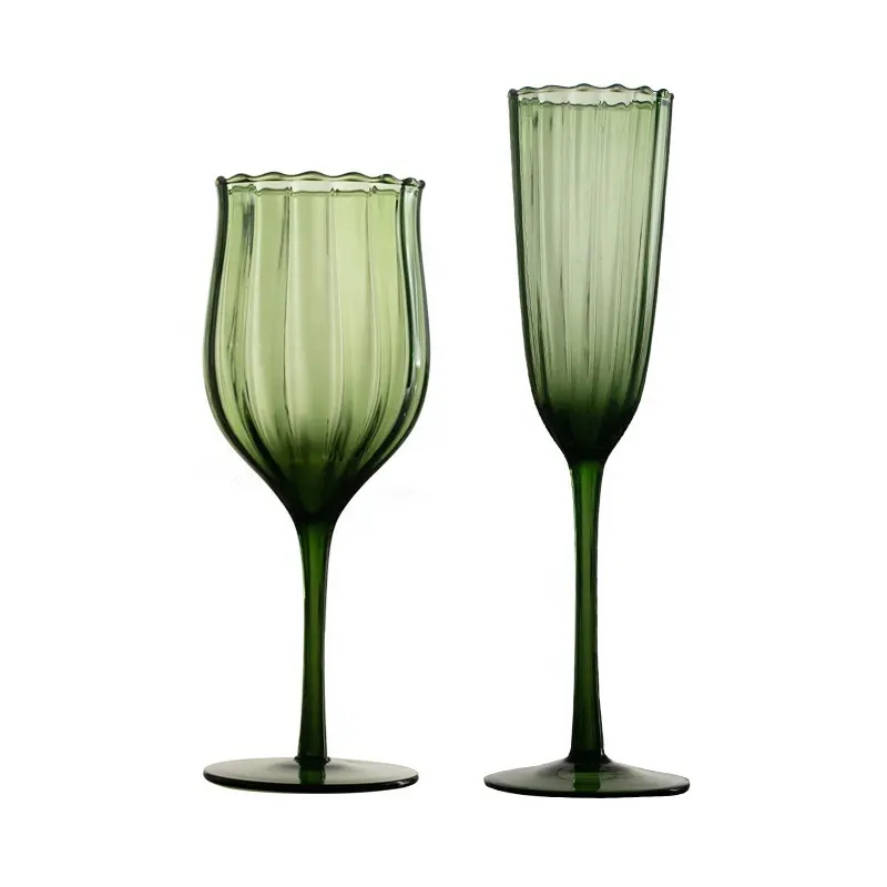 Regalo a forma di tulipano con bocca a forma di fiore ondulata a stelo alto con calice Vintage calice verde Champagne flute da vino rosso Set di bicchieri