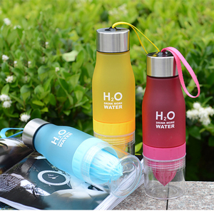 650ML פלסטיק ספורט שתיית מים בקבוק H2O אישית פירות Infuser מים בקבוק