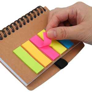 Muestra gratis Bloc de notas personalizado Set Kraft Cuadernos en espiral con bolígrafo y notas adhesivas Papel Kraft autoadhesivo para uso en la oficina