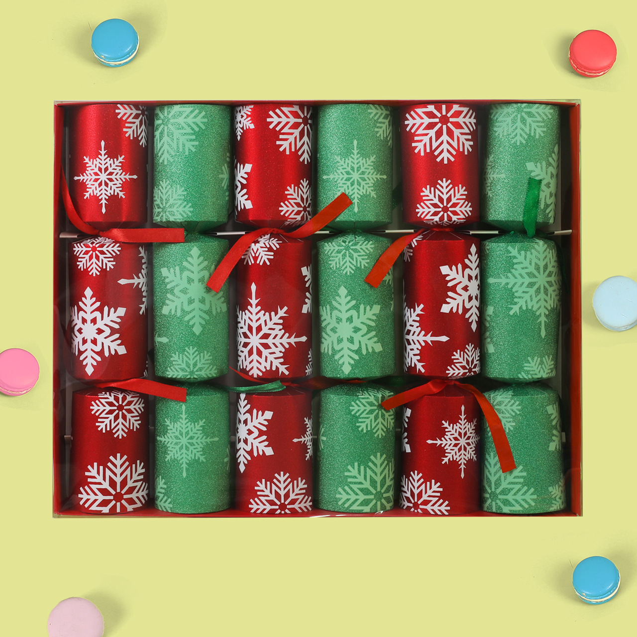 Copos de nieve navideños rojos y verdes