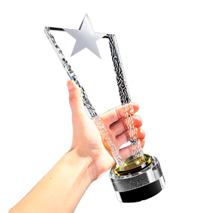 Tùy Chỉnh Thân Thiện Với Môi Đánh Bóng Lễ Giải Thưởng Cúp Với Pha Lê Ngọn Đuốc Thiết Kế Trong Suốt Cơ Sở K9 Pha Lê Cho Món Quà Lễ - Product Image 1